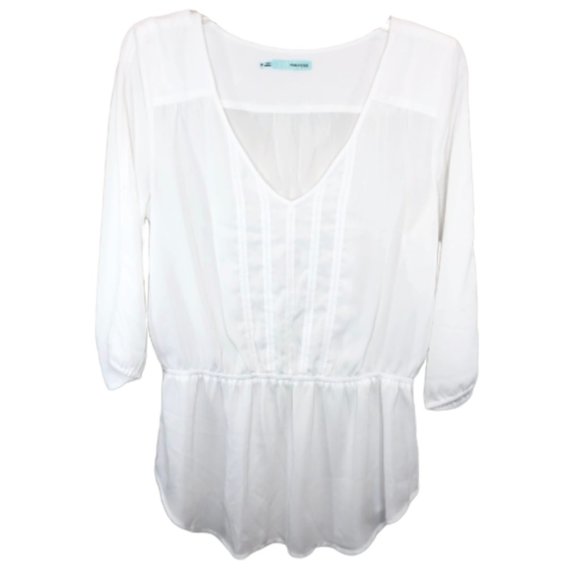 Maurices Tops - 5/$35 Maurices White V-Neck Top - M